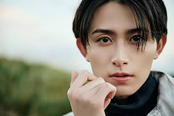 Amazon.co.jp: 【Amazon.co.jp 限定】葉山侑樹1st写真集 蒼穹